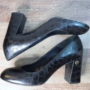 KALLISTE black croc embossed pump 37 6.5 black